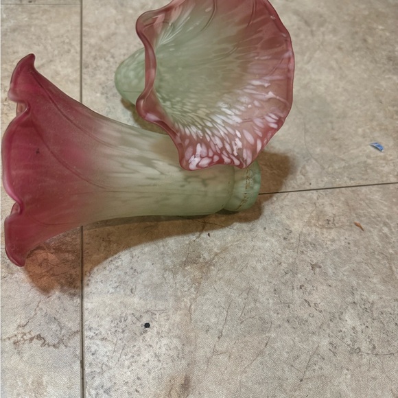 Lily lamp glass lamp shade. Set of 2. - Picture 2 of 2